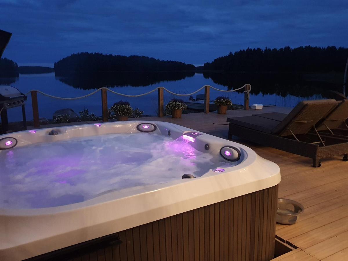 Stunning Log Cabin 45M2 On The Shore Of Kallavesi. Kuopio Bagian luar foto